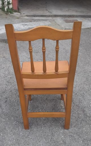 2 sillas de madera 