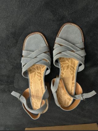 Sandalias nuevas Mustang piel azul grisáceo T37