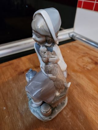 Figura porcelana Lladró "zagala con farol"