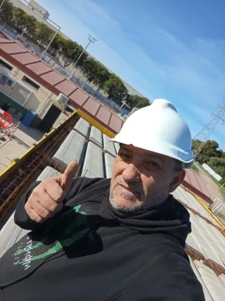 Busco trabajo de encofrador of1 por val