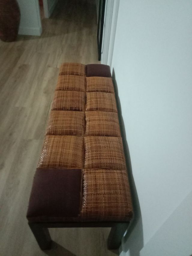 Bancada de madera maziza,necesita tapizar.