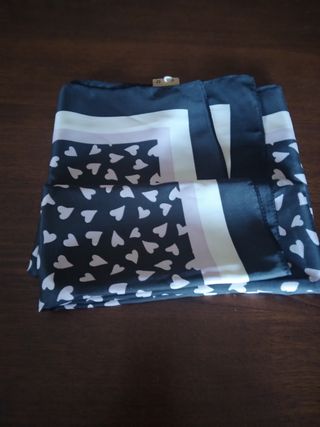 Foulard cuori rosa Carpisa