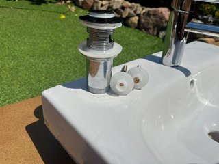 Pica de Lavabo Roca más grifo Gala