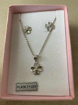 Pendientes y collar de plata con forma de trébol