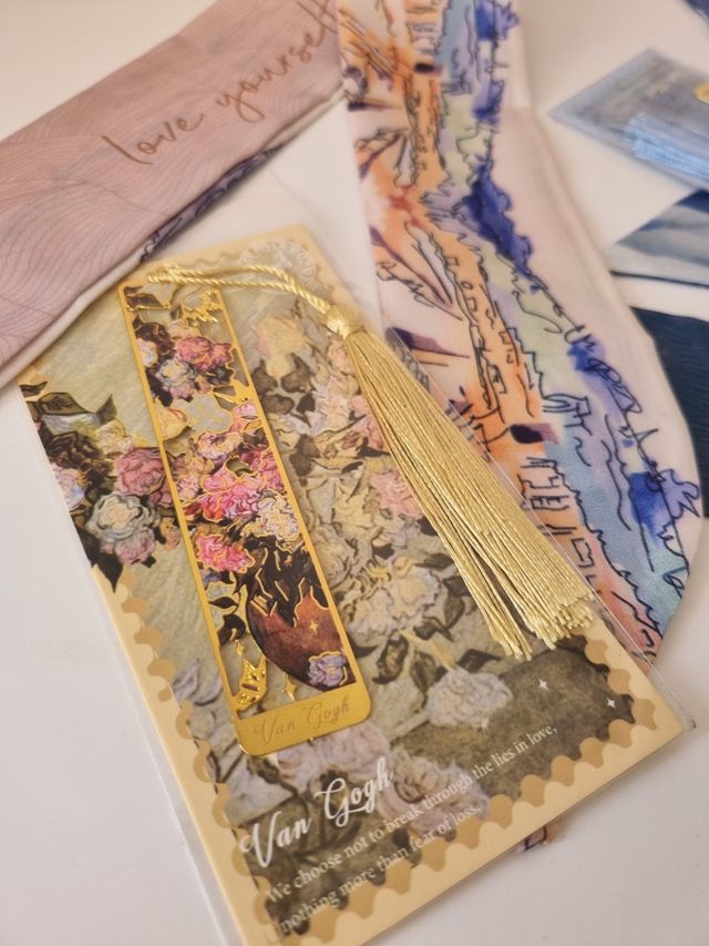 Punto de libro muy original con borla