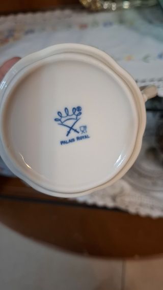 Teiera più piatto e oliera