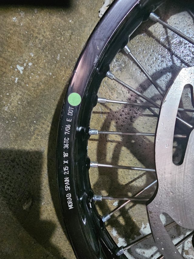 Llantas 18" de radios cafe racer o sm UNIDAD
