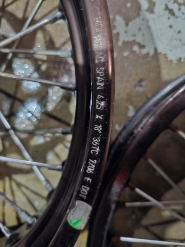 Llantas 18" de radios cafe racer o sm UNIDAD