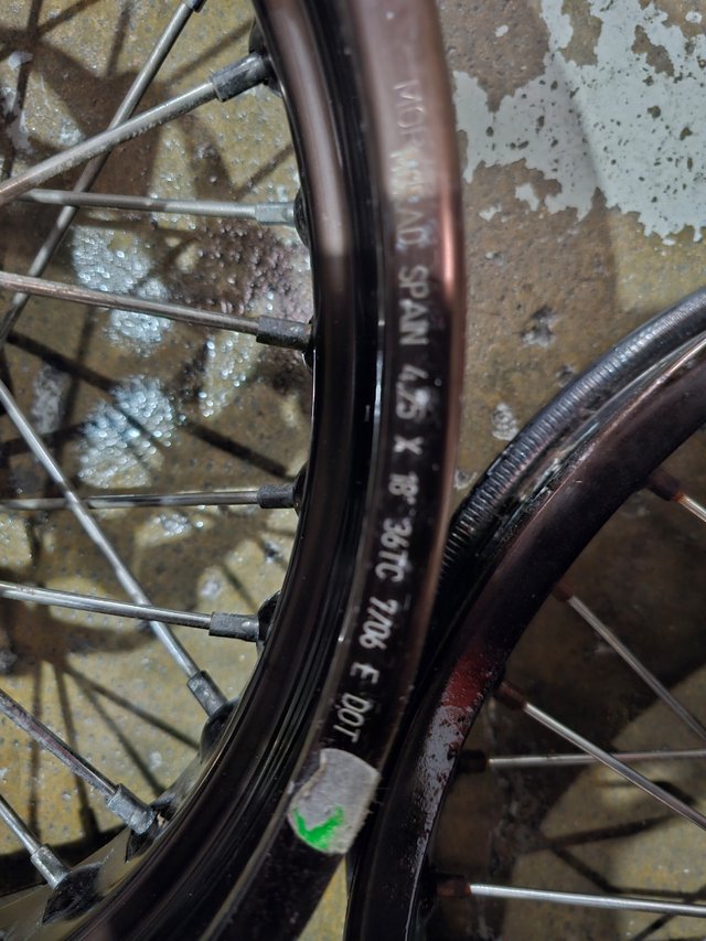 Llantas 18" de radios cafe racer o sm UNIDAD