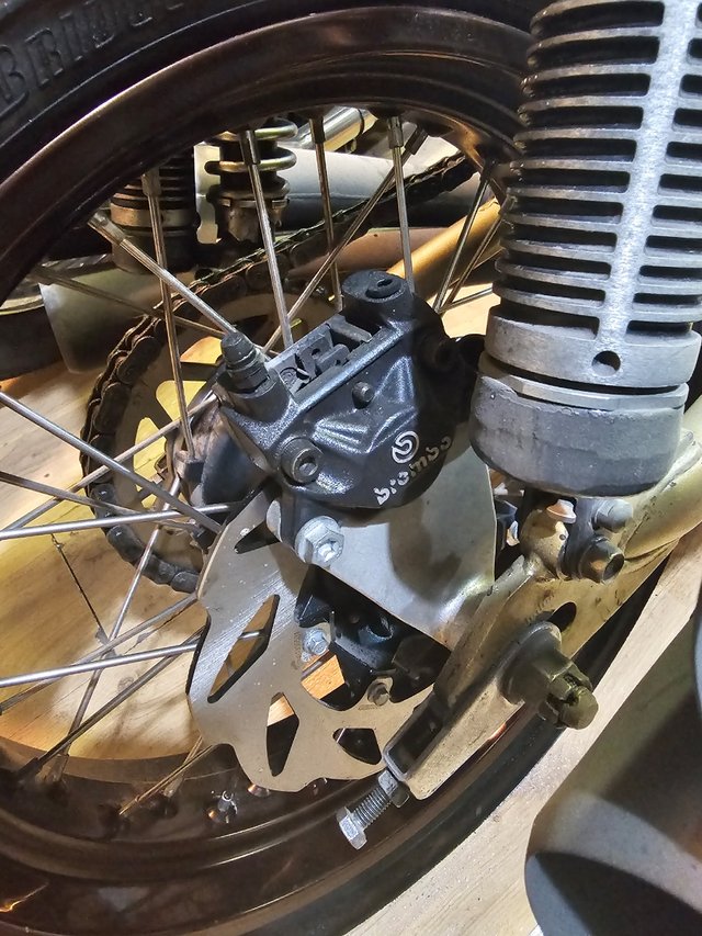 Llantas 18" de radios cafe racer o sm UNIDAD