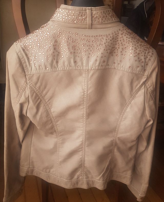 Cazadora símil piel