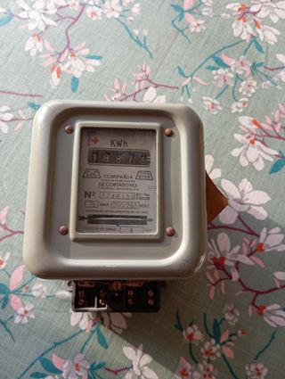 Contador eléctrico antiguo