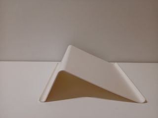 Suporte plástico resistente para tablet