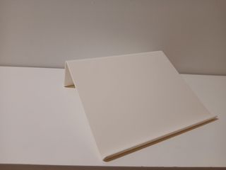 Suporte plástico resistente para tablet