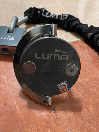 Cadena Luma acero cementado y soporte de suelo.