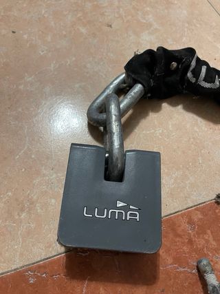 Cadena Luma acero cementado y soporte de suelo.