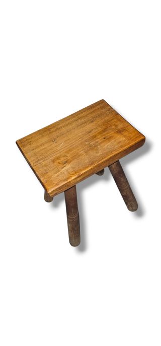 Taburete de madera maciza de tres patas