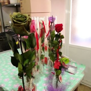 ROSAS ETERNAS CON JARRON DE CRISTAL