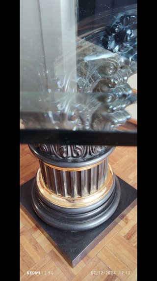 MESA ALTA MÁRMOL Y CRISTAL