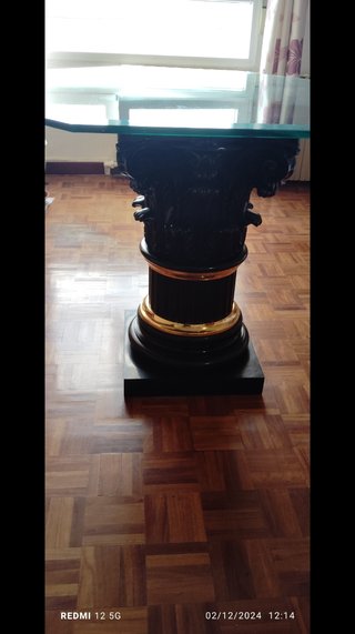 MESA ALTA MÁRMOL Y CRISTAL