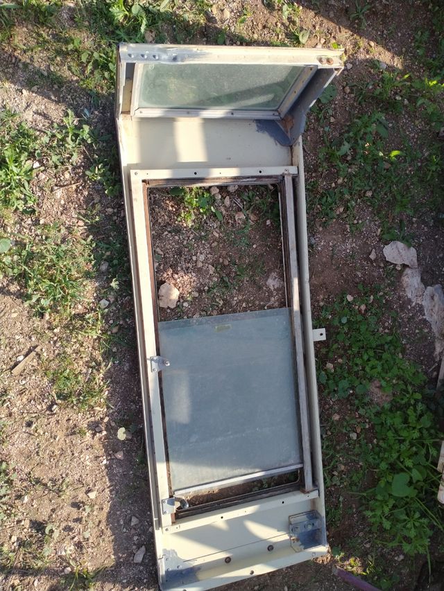 Lateral land Rover Santana