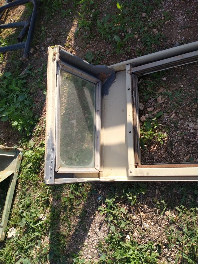 Lateral land Rover Santana