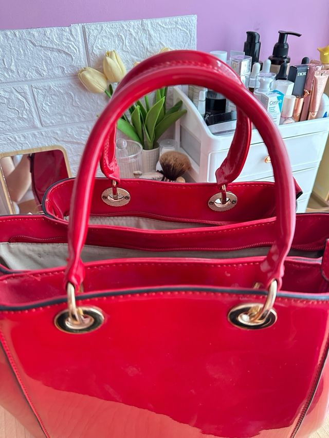Bolso grande charol rojo