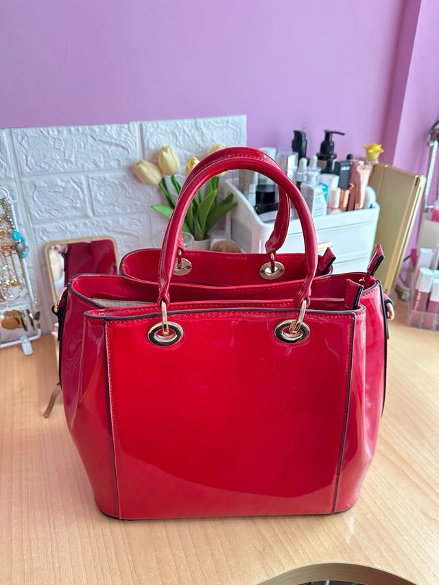 Bolso grande charol rojo