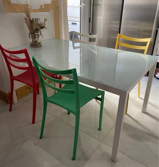 Mesa cristal y patas metalicas