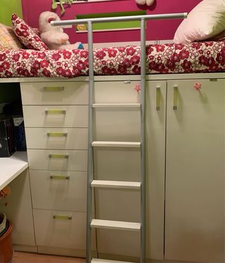 Cama alta/Litera. Escritorio, armario y estanteria