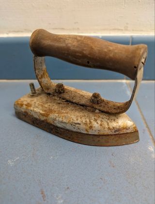 Plancha antigua de forja, original.