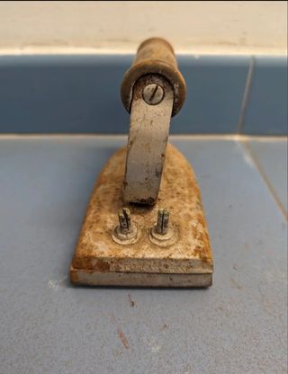 Plancha antigua de forja, original.