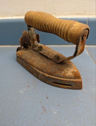 Plancha antigua de forja, original.