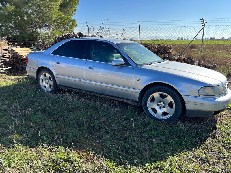 Audi A8 2002 ( cambio por moto de campo) - foto 1