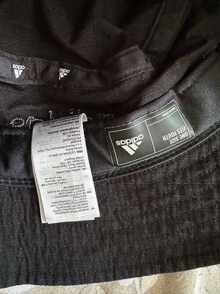 Sombrero Adidas tipo bucket negro