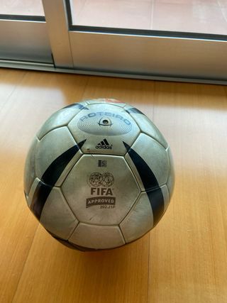Bola Oficial Adidas Europeu 2004 em Portugal