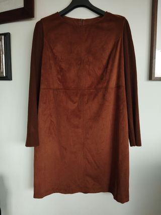 Vestido  cuerpo de antelina y los brazos de punto