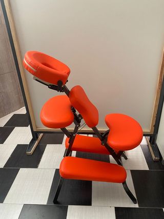 Silla de estética o potro para tatuajes o masajes 