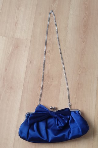 Bolso raso azul Klein con lazo