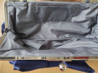 Bolso raso azul Klein con lazo