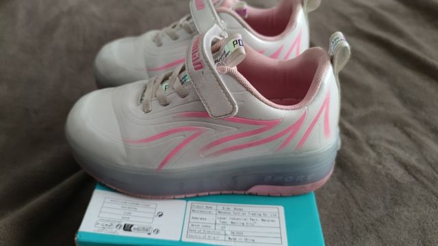 Zapatillas jiandian con ruedas y luces 