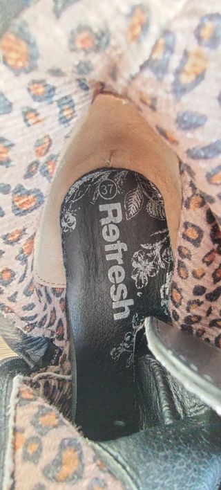 Botas pretas tachas