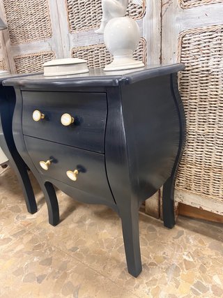 Preciosa y elegante mesa auxiliar con dos cajones