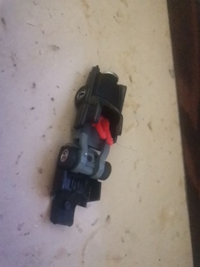 Macchinina trasformabile lanciamissili