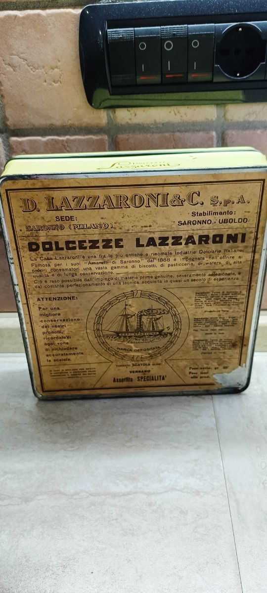 Scatola in latta anni 70