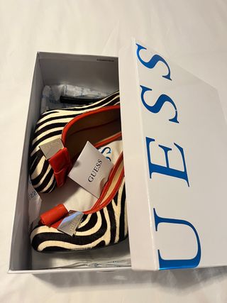 Zapatos guess talla 38 cebra rojo nuevos