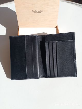 CARTERA BILLETERA PIEL UBRIQUE NEGRA A ESTRENAR