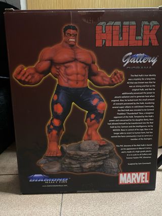 Red Hulk Gallery PVC Diorama Diamond Select Toys