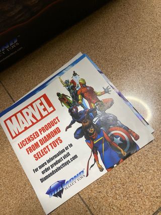 Red Hulk Gallery PVC Diorama Diamond Select Toys