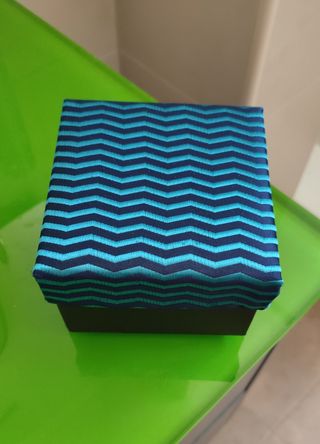 Corbata azul con caja a juego 
